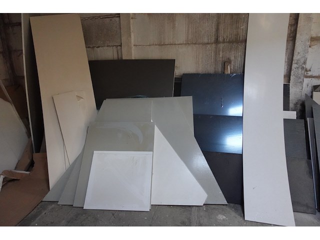 Grote partij diverse houten/plastic platen - afbeelding 5 van  10