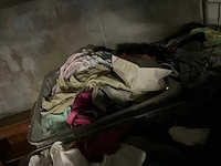 Grote partij diverse kleding - afbeelding 2 van  13