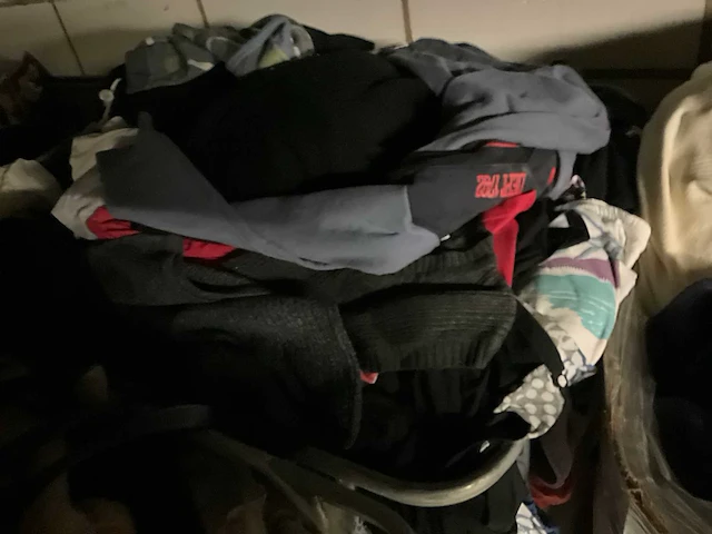 Grote partij diverse kleding - afbeelding 4 van  13