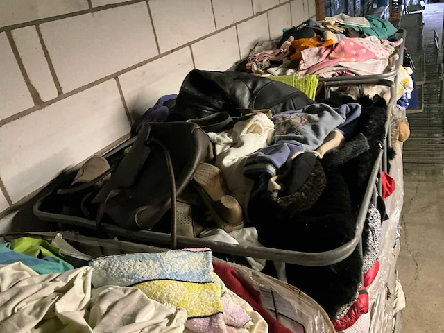 Grote partij diverse kleding - afbeelding 5 van  13