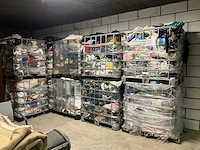 Grote partij diverse kleding - afbeelding 1 van  13