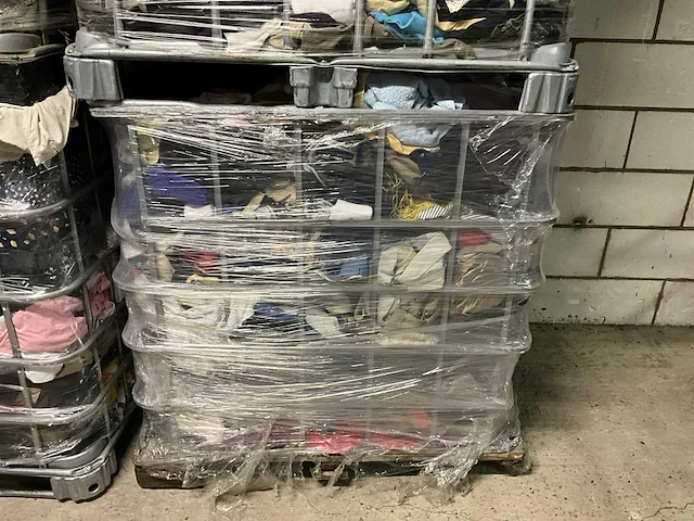 Grote partij diverse kleding - afbeelding 7 van  13