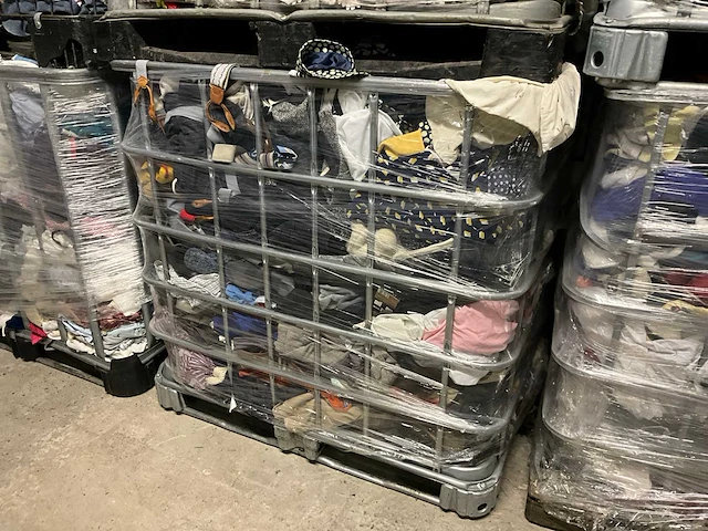 Grote partij diverse kleding - afbeelding 8 van  13