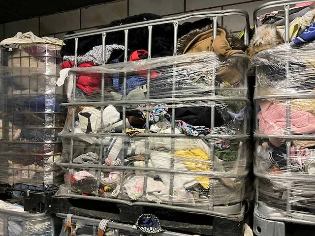 Grote partij diverse kleding - afbeelding 9 van  13