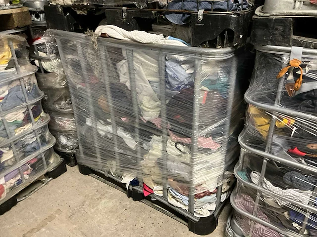 Grote partij diverse kleding - afbeelding 11 van  13