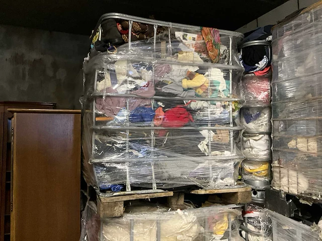 Grote partij diverse kleding - afbeelding 13 van  13