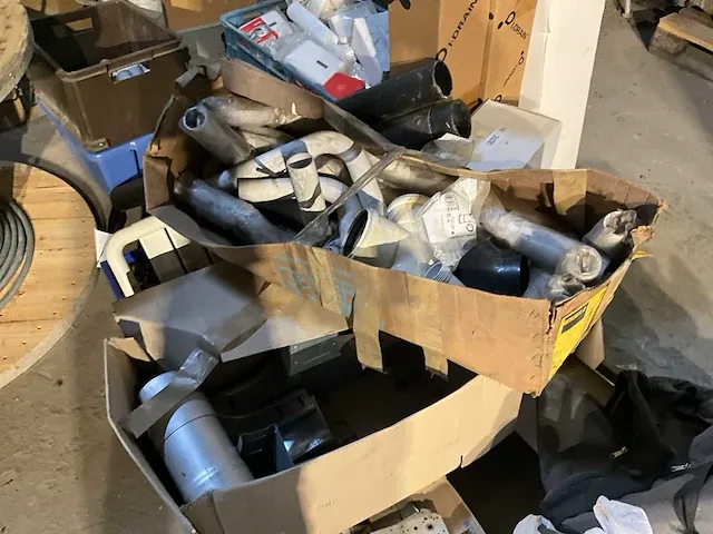 Grote partij diverse kunststoffen buizen en toebehoren - afbeelding 3 van  15