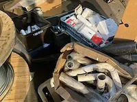Grote partij diverse kunststoffen buizen en toebehoren - afbeelding 4 van  15