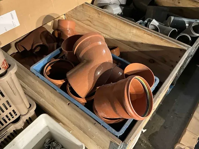 Grote partij diverse kunststoffen buizen en toebehoren - afbeelding 5 van  15