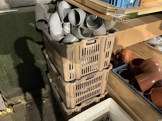Grote partij diverse kunststoffen buizen en toebehoren - afbeelding 6 van  15