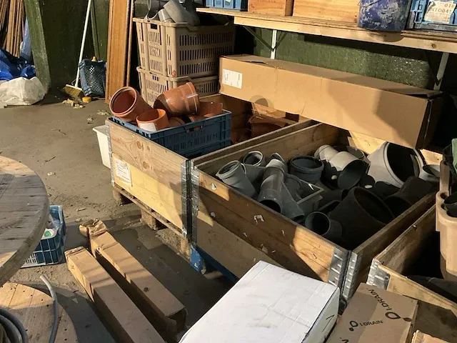 Grote partij diverse kunststoffen buizen en toebehoren - afbeelding 8 van  15