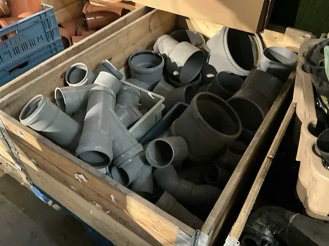 Grote partij diverse kunststoffen buizen en toebehoren - afbeelding 9 van  15