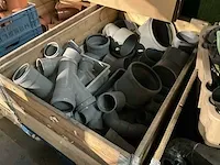 Grote partij diverse kunststoffen buizen en toebehoren - afbeelding 9 van  15