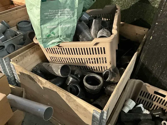 Grote partij diverse kunststoffen buizen en toebehoren - afbeelding 10 van  15