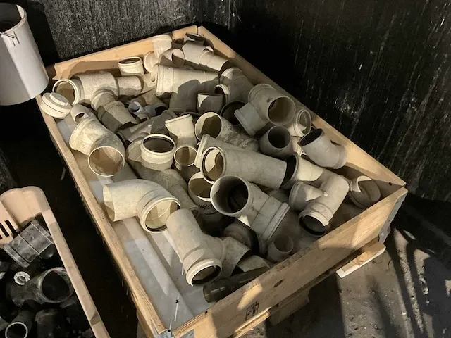 Grote partij diverse kunststoffen buizen en toebehoren - afbeelding 12 van  15