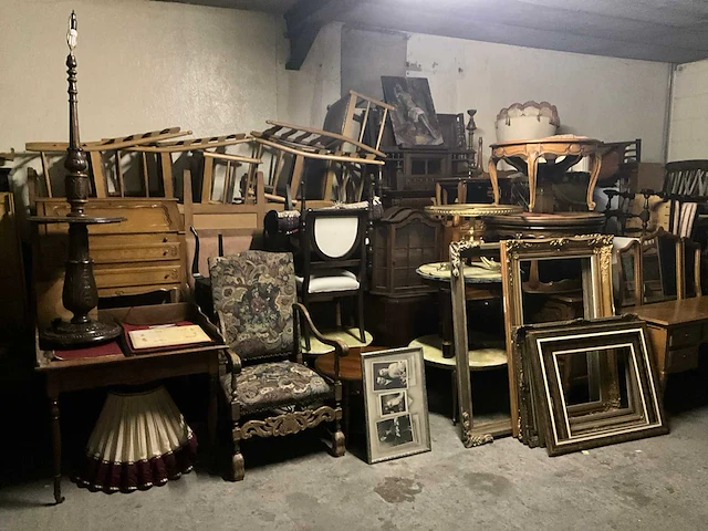 Grote partij diverse meubels en stoelen - afbeelding 9 van  40