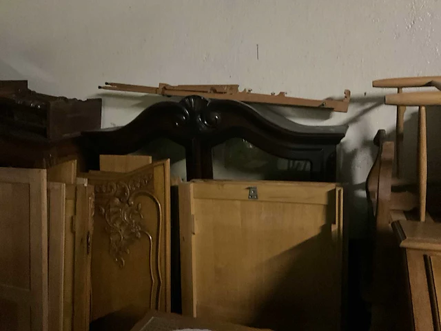 Grote partij diverse meubels en stoelen - afbeelding 19 van  40