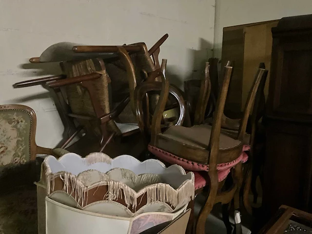 Grote partij diverse meubels en stoelen - afbeelding 25 van  40