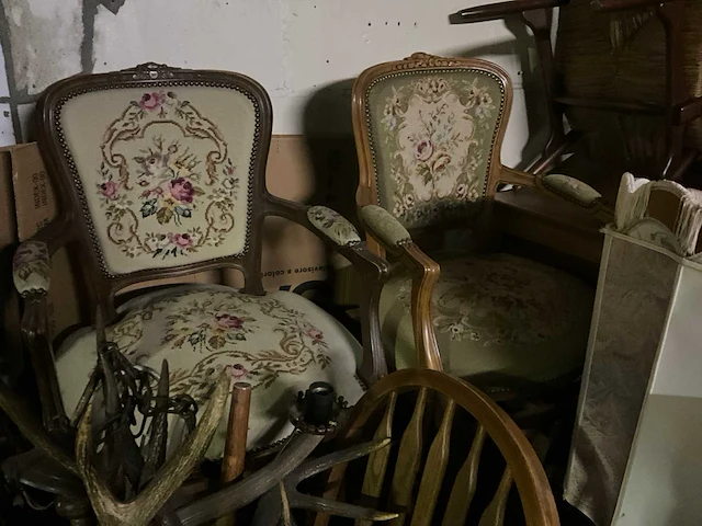 Grote partij diverse meubels en stoelen - afbeelding 26 van  40