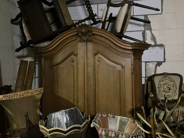 Grote partij diverse meubels en stoelen - afbeelding 29 van  40