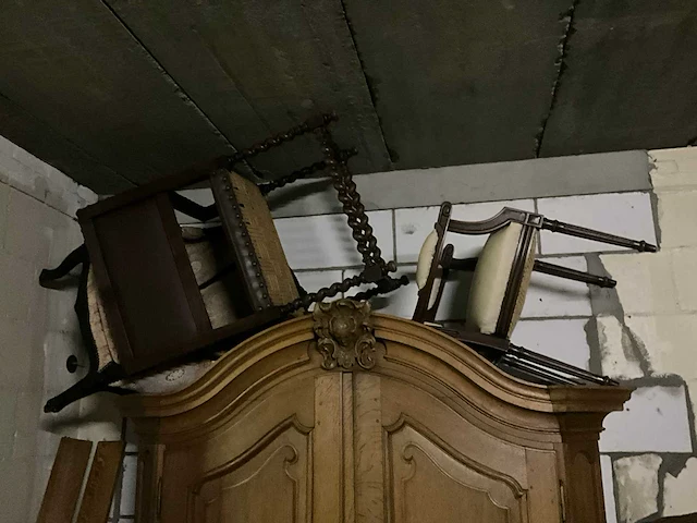 Grote partij diverse meubels en stoelen - afbeelding 30 van  40