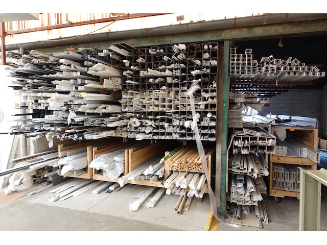 Grote partij diverse plastic glaslatten/profielen kömmerling - afbeelding 1 van  15