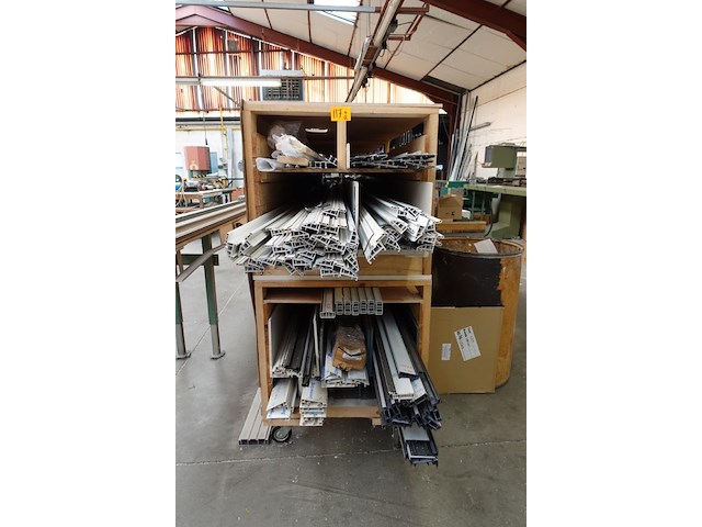 Grote partij diverse plastic glaslatten/profielen kömmerling - afbeelding 8 van  15