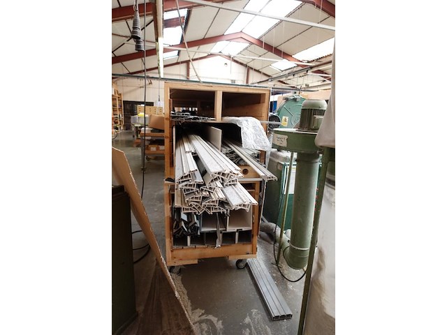 Grote partij diverse plastic glaslatten/profielen kömmerling - afbeelding 9 van  15