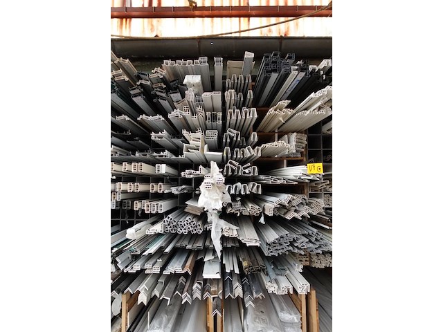 Grote partij diverse plastic glaslatten/profielen kömmerling - afbeelding 14 van  15