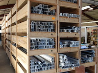 Grote partij diverse plastic raamprofielen kömmerling - afbeelding 1 van  7