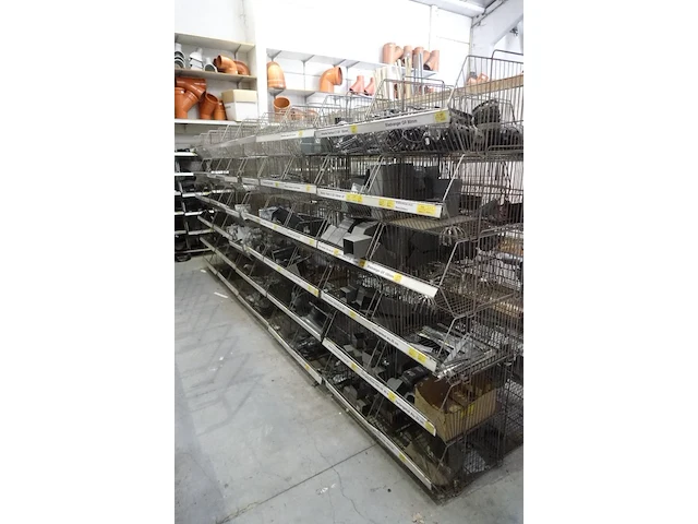 Grote partij diverse pvc - afbeelding 1 van  51