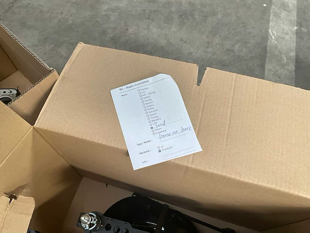 Grote partij diverse rc drones en helikopteronderdelen - afbeelding 21 van  22