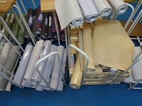 Grote partij diverse rekken met behangpapier - afbeelding 2 van  13