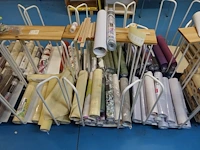 Grote partij diverse rekken met behangpapier - afbeelding 3 van  13