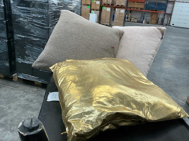 Grote partij diverse sierkussens - afbeelding 1 van  3