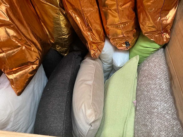 Grote partij diverse sierkussens - afbeelding 2 van  3