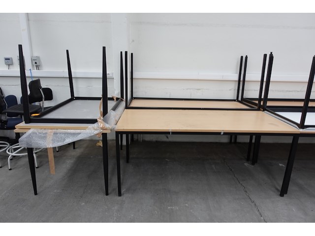 Grote partij diverse tafels - afbeelding 2 van  9