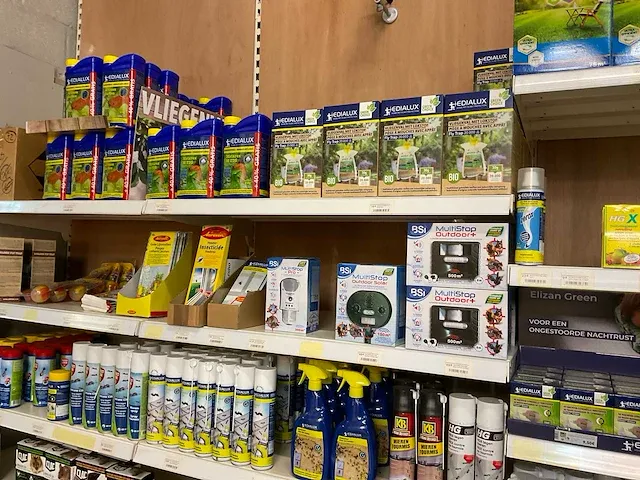 Grote partij diverse tuinprodukten - afbeelding 3 van  18
