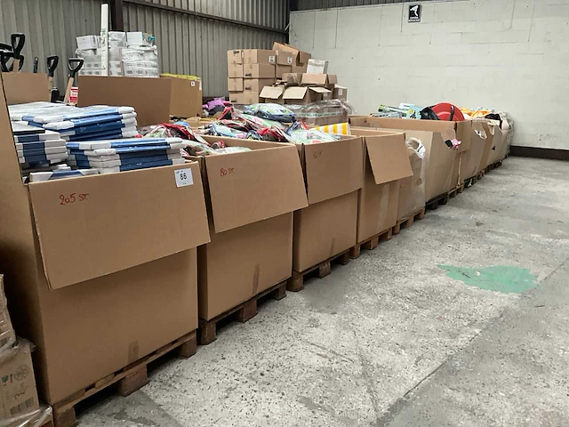 Grote partij diversen - afbeelding 1 van  57