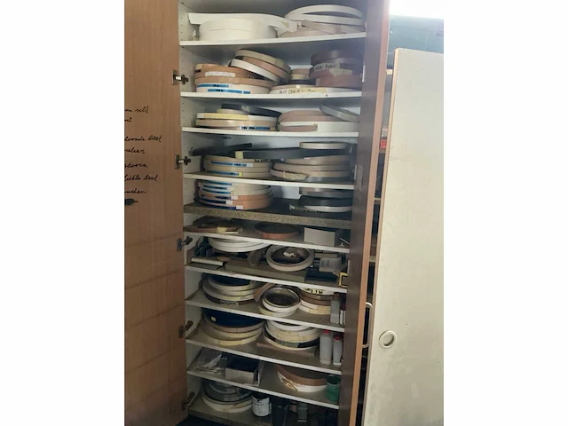 Grote partij formica materiaal en afplakbandjes. - afbeelding 2 van  17