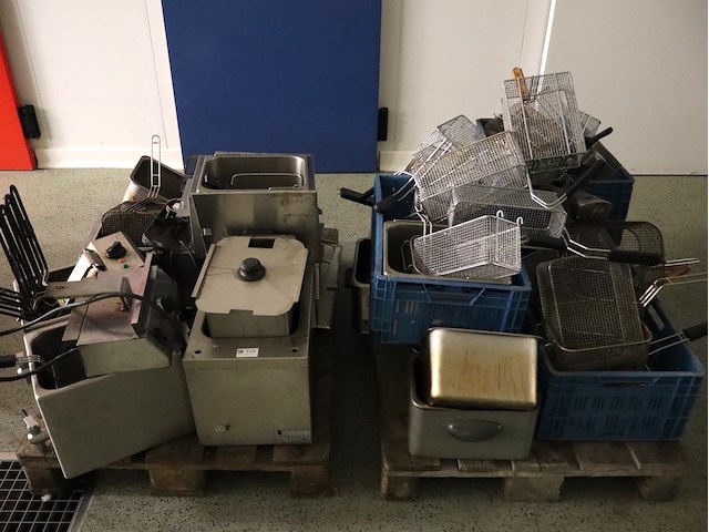 Grote partij friteuzes - afbeelding 1 van  3