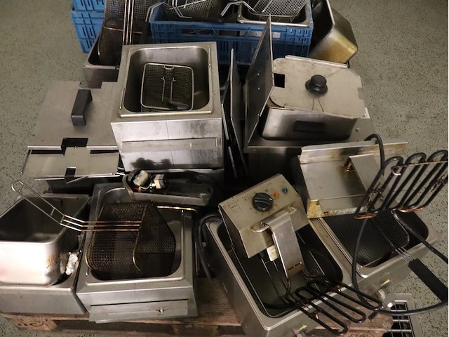 Grote partij friteuzes - afbeelding 2 van  3