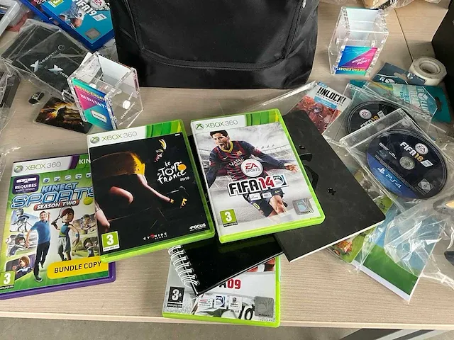 Grote partij gaming accessoires/collectables - afbeelding 26 van  55