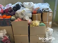 Grote partij garen en kragen - afbeelding 2 van  6