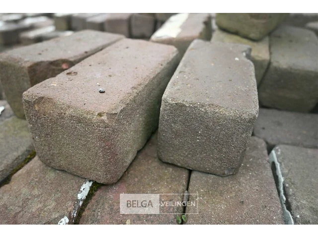 Grote partij gebakken rood-bruine kleiklinkers - afbeelding 6 van  7