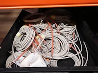 Grote partij grijpbakken elektrische kabels - afbeelding 3 van  31