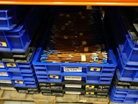 Grote partij grijpbakken elektrische kabels - afbeelding 4 van  31