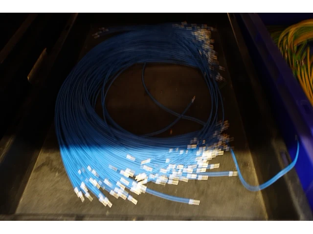 Grote partij grijpbakken elektrische kabels - afbeelding 9 van  31