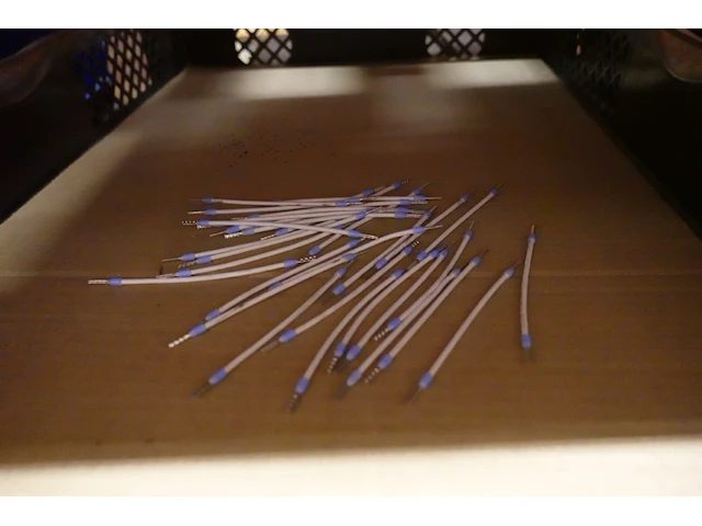 Grote partij grijpbakken elektrische kabels - afbeelding 10 van  31