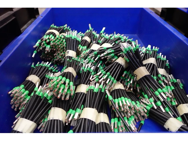 Grote partij grijpbakken elektrische kabels - afbeelding 11 van  31